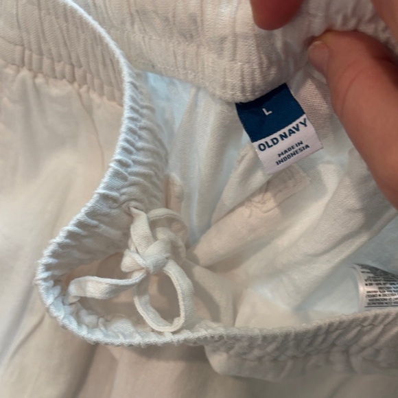 Old Navy White linen Wide Leg Pants, front and back pockets. Draw string waist - Picture 4 of 4